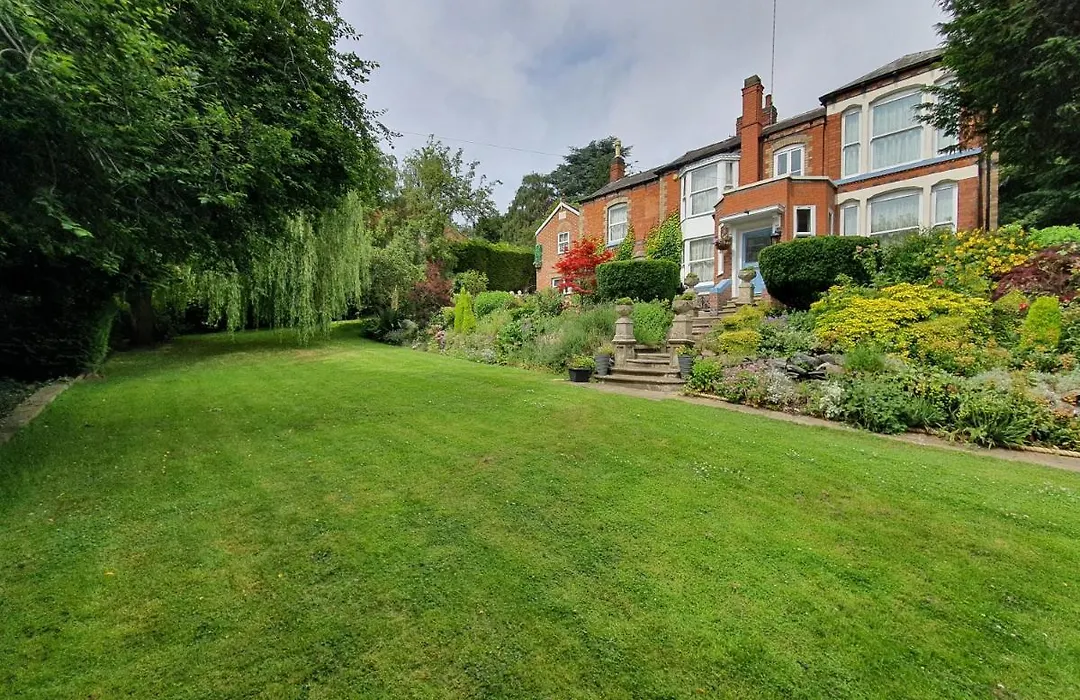 Spectacular Period Property Located In Leicester-1