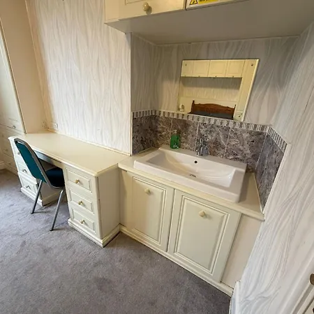 Spectacular Period Property Located In Leicester-3
